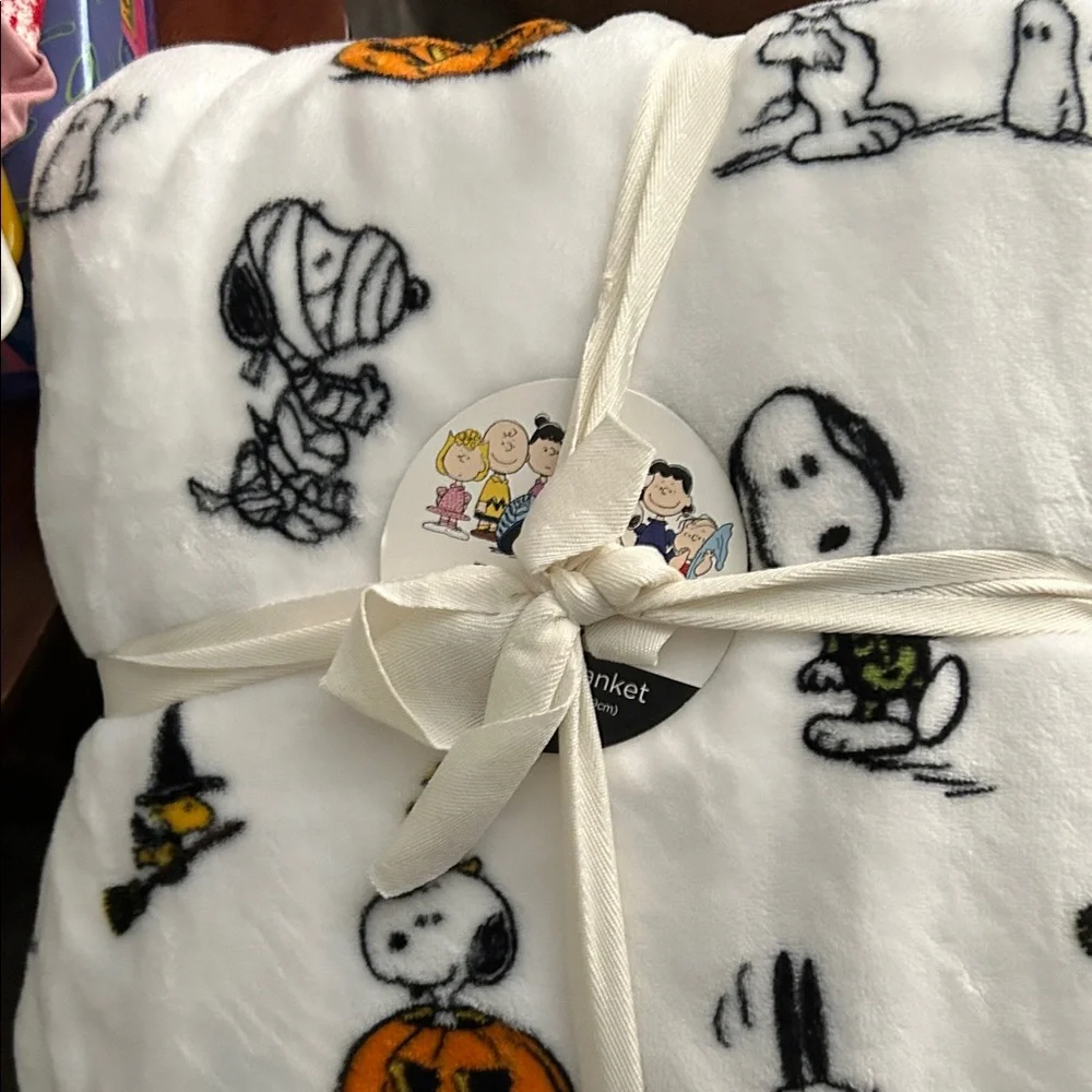 Berkshire Peanuts Halloween Blanket with Characters